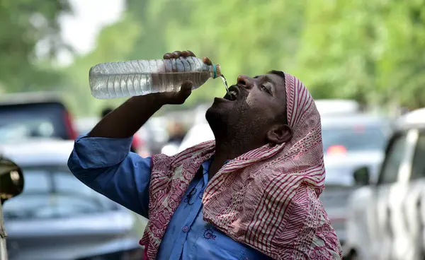 stock image GHAZIABAD INDIA - MAY 31: People seen out during an extremely hot day on May 31 2024 in Ghaziabad India. Delhi and the national capital region which includes Gurgaon Noida Faridabad Ghaziabad and more satellite towns have been reeling under a severe 