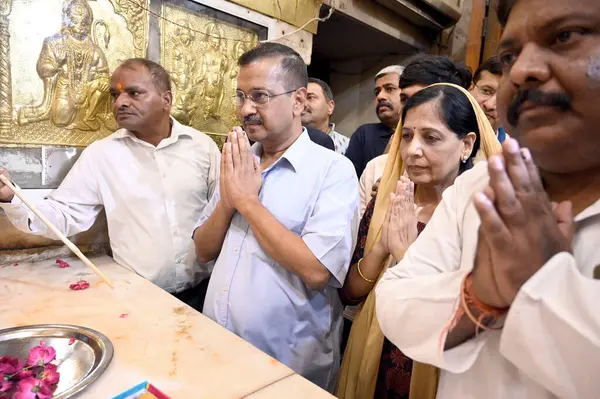 stock image NEW DELHI  INDIA - JUNE 2  2024  Delhi CM and AAP national convener Arvind Kejriwal with family offers prayers at Hanuman Mandir  Connaught Place  on June 2  2024 in New Delhi  India. Delhi chief minister Arvind Kejriwal s surrender at Tihar Jail tod