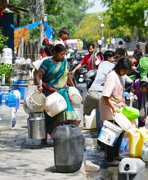 stock image NEW DELHI  INDIA - JUNE 2  2024  Residents of a JJ Cluster get drinking water from a water tanker at Chankaya Puri   on June 2  2024 in New Delhi  India. (Photo by Vipin Kumar/Hindustan Times )