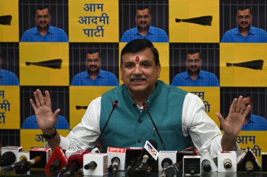 NEW DELHI INDIA 3 Haziran 2024 AAP Rajya Sabha Milletvekili Sanjay Singh, 3 Haziran 2024 tarihinde Yeni Delhi Hindistan 'da AAP HQ DU margında basın açıklaması yaptı. Bir basın toplantısında Singh, Exit anketlerinin tamamen kötü olması gerektiğini söyledi.