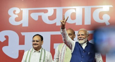 NEW DELHI INDIA - 4 Haziran 2024 Başbakan Narendra Modi, 4 Haziran 2024 tarihinde Yeni Delhi Hindistan 'daki Bharatiya Janata Partisi (BJP) genel merkezinde jestler yaptı. Ulusal Demokratik İttifak, kazandıktan sonra iktidara dönmeye hazırlanıyor.