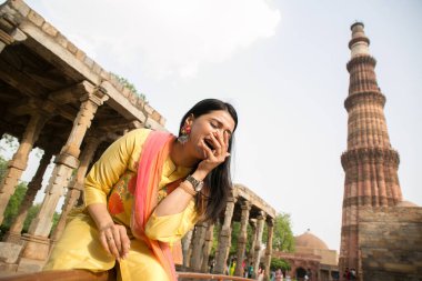 NEW DELHI INDIA 4 Haziran 2024 Bollywood oyuncusu Mannara Chopra 4 Haziran 2024 tarihinde Yeni Delhi Hindistan 'da poz verdi. Aktör Mannara Chopra, Delhis 'in HT City ile olan ikonik simgelerini tekrar ziyaret etti ve memleketi ile arasındaki özel bağdan bahsetti..