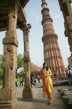 NEW DELHI INDIA 4 Haziran 2024 Bollywood oyuncusu Mannara Chopra 4 Haziran 2024 tarihinde Yeni Delhi Hindistan 'da poz verdi. Aktör Mannara Chopra, Delhis 'in HT City ile olan ikonik simgelerini tekrar ziyaret etti ve memleketi ile arasındaki özel bağdan bahsetti..