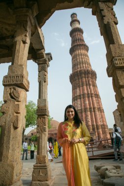 NEW DELHI INDIA 4 Haziran 2024 Bollywood oyuncusu Mannara Chopra 4 Haziran 2024 tarihinde Yeni Delhi Hindistan 'da poz verdi. Aktör Mannara Chopra, Delhis 'in HT City ile olan ikonik simgelerini tekrar ziyaret etti ve memleketi ile arasındaki özel bağdan bahsetti..