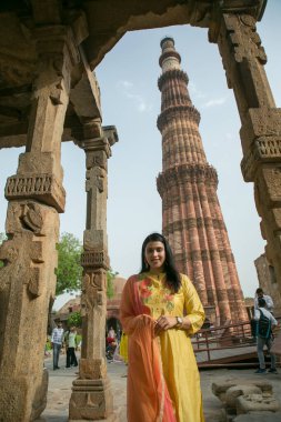 NEW DELHI INDIA 4 Haziran 2024 Bollywood oyuncusu Mannara Chopra 4 Haziran 2024 tarihinde Yeni Delhi Hindistan 'da poz verdi. Aktör Mannara Chopra, Delhis 'in HT City ile olan ikonik simgelerini tekrar ziyaret etti ve memleketi ile arasındaki özel bağdan bahsetti..
