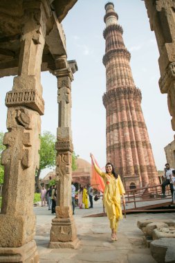 NEW DELHI INDIA 4 Haziran 2024 Bollywood oyuncusu Mannara Chopra 4 Haziran 2024 tarihinde Yeni Delhi Hindistan 'da poz verdi. Aktör Mannara Chopra, Delhis 'in HT City ile olan ikonik simgelerini tekrar ziyaret etti ve memleketi ile arasındaki özel bağdan bahsetti..