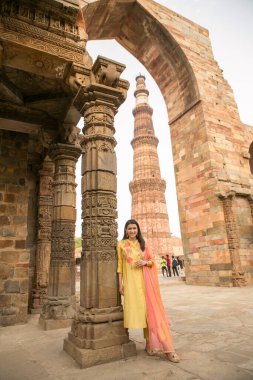 NEW DELHI INDIA 4 Haziran 2024 Bollywood oyuncusu Mannara Chopra 4 Haziran 2024 tarihinde Yeni Delhi Hindistan 'da poz verdi. Aktör Mannara Chopra, Delhis 'in HT City ile olan ikonik simgelerini tekrar ziyaret etti ve memleketi ile arasındaki özel bağdan bahsetti..