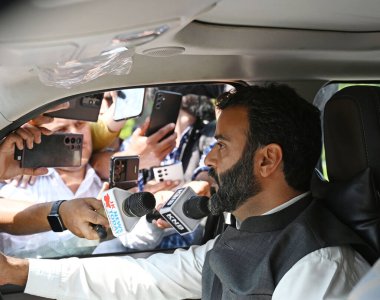 SRINAGAR INDIA - 4 Haziran 2024 Srinagar Hindistan 'da 4 Haziran 2024 tarihinde Lok Sabha seçimlerini kazandıktan sonra NC lideri Aga Syed Ruhullah. (Fotoğraf: Waseem Andrabi / Hindustan Times)