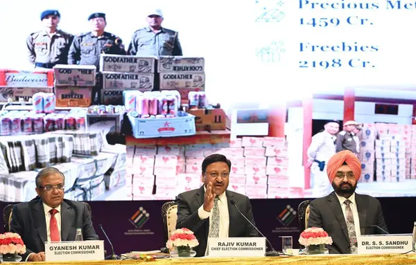 stock image NEW DELHI  INDIA - JUNE 3  2024  Chief Election Commissioner Rajiv Kumar with Election Commissioners Dr. S.S. Sandhu  Gyanesh Kumar and others during a press conference on General Elections 2024  on June 3  2024 in New Delhi  India. A day before the 