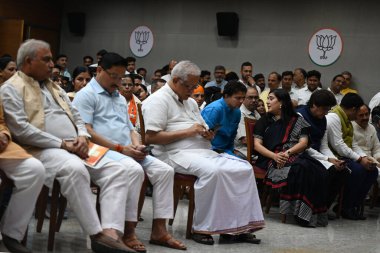 NEW DELHI INDIA 25 Haziran 2024 Yeni Delhi BJP Milletvekili Bansuri Swaraj BJP Ulusal Başkanı JP Nadda, BJP liderlerine ve işçilerine 1975 yılında BJP Genel Merkezi 'nde Kongre Partisi tarafından kabul edilen OHAL' i 25 Haziran 2024 'de ilan etti.