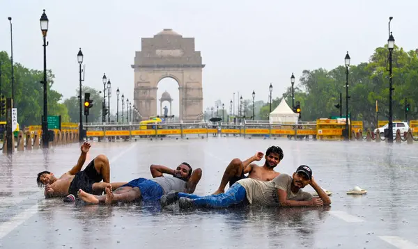 stock image NEW DELHI INDIA JUNE 27 2024 People enjoy during a rain at the Kartavya Path on June 27 2024 in New Delhi India The India Meteorological Department IMD has predicted the arrival of monsoon over large parts of northwest India over the next three to fo