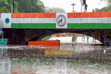 NEW DELHI INDIA HAZİRAN 28 HAZİRAN 2024 Dabri Gurugram karayolu Dwarka 'da 28 Haziran 2024 tarihinde Yeni Delhi Hindistan ulusal başkenti Delhi' de 88 yıldır en şiddetli yağmurunu aldı.