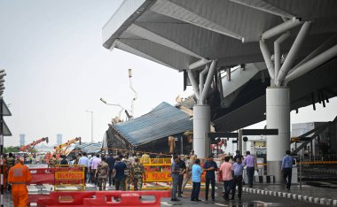 NEW DELHI INDIA 28 HAZİRAN 2024 T1 Havalimanı 'nın çatısının bir bölümü sabahın erken saatlerinde şiddetli yağış sonucu çöktü ve bir kişi öldü ve altı kişi yaralandı 28 Haziran 2024' te Yeni Delhi Hindistan 'da fotoğraf Sanchit Khanna Hindu tarafından çekilmiştir.