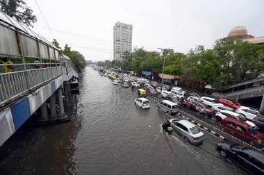 NEW DELHI INDIA HAZİRAN 28 HAZİRAN 2024 Dabri Gurugram karayolu Dwarka 'da 28 Haziran 2024 tarihinde Yeni Delhi Hindistan ulusal başkenti Delhi' de 88 yıldır en şiddetli yağmurunu aldı.