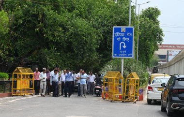 NEW DELHI INDIA 29 HAZİRAN 2024 Pragti Maiden tüneli yakınlarındaki personel ve personel teftişi dün değil 29 Haziran 2024 'te Yeni Delhi' deki Hindistan Meteoroloji Bölümü IMD 'de sağanak yağmurdan bir gün sonra su nedeniyle trafiğe kapatıldı. 