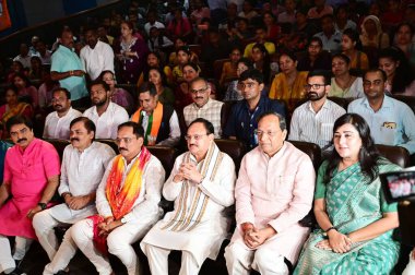 NEW DELHI INDIA 30 HAZİRAN 2024 JP Nadda diğer üst düzey BJP liderleriyle birlikte Başbakan Narendra Modi MANN BAAT 'ı 30 Haziran 2024 tarihinde R K Puram' da Karnataka Bhavan 'da dinliyor. 