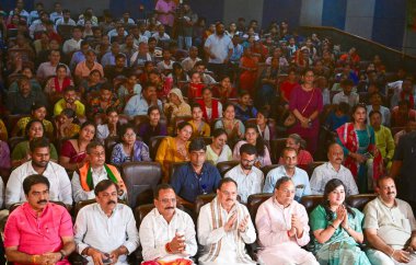 NEW DELHI INDIA 30 HAZİRAN 2024 JP Nadda diğer üst düzey BJP liderleriyle birlikte Başbakan Narendra Modi MANN BAAT 'ı 30 Haziran 2024 tarihinde R K Puram' da Karnataka Bhavan 'da dinliyor. 