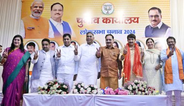 NEW DELHI INDIA 5 Haziran 2024 Delhi BJP Başkanı Virendra Sachdeva Lok Sabha seçimlerinde Bansuri Swaraj Yeni Delhi Praveen Khandelwal (Chandni Chowk), Yocinder Chandoliya Kuzey Batı Delhi Ramvir Si