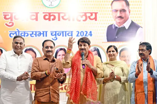 stock image NEW DELHI INDIA  JUNE 5 2024 Delhi BJP President Virendra Sachdeva with the party victorious candidates in the Lok Sabha elections Ramvir Singh Bidhuri South Delhi Manoj Tiwari North East Delhi Kamaljeet Sehrawat West Delhi and Harsh Ma