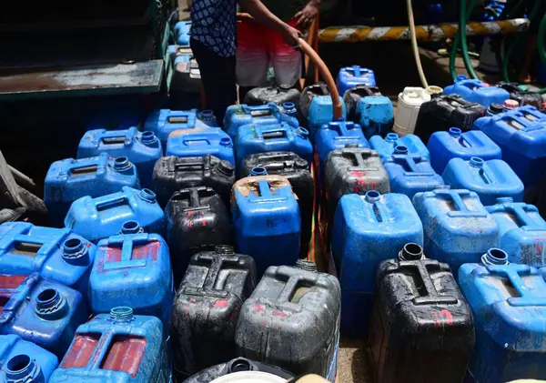 stock image NEW DELHI, INDIA - JUNE 5 2024 People filling empty containers from a water tanker at Kusumpur Pahari near Vasant Vihar, on June 5, 2024 in New Delhi, India. Several areas in Delhi including Chanakyapuri's Sanjay Camp area and the Geeta colony area a