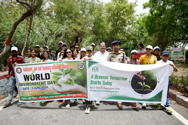 NOIDA, INDIA - 5 Haziran 2024 Çevre Günü 'nde Okhla Kuş Sığınağı' nda 5 Haziran 2024 'te Hindistan' ın Noida kentinde gerçekleştirildi. (Fotoğraf: Sunil Ghosh / Hindustan Times) 