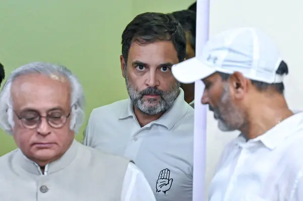 stock image NEW DELHI, INDIA - JUNE 6 2024 Congress leaders Rahul Gandhi and Jairam Ramesh arrive for a press conference at AICC Headquater on June 6, 2024 in New Delhi, India. (Photo by Raj K Raj/Hindustan Times)