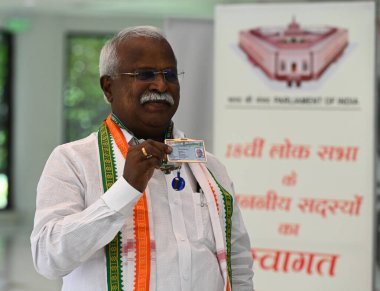 NEW DELHI, INDIA - 7 Haziran 2024 Tamil Nadu Kurucu Bölümü Tirunelveli Parlamento Üyesi Robert Bruce C, Yeni Seçilen 18. Lok Sabha üyelerinin 7 Haziran 2024 tarihinde Hindistan 'ın Yeni Delhi kentinde bulunan Banquet Hall' daki kayıtları sırasında. Fotoğraf B.