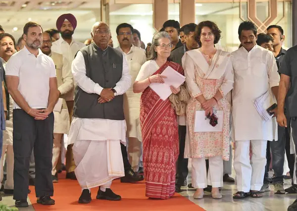 stock image NEW DELHI, INDIA JUNE 8 2024   Congress President Mallikarjun Kharge with Congress leaders Rahul Gandhi ,Sonia Gandhi and Priyanka Gandhi Vadra after the Extended Congress Working Committee meeting at Hotel Ashok, on June 8, 2024 in New Delhi, India.