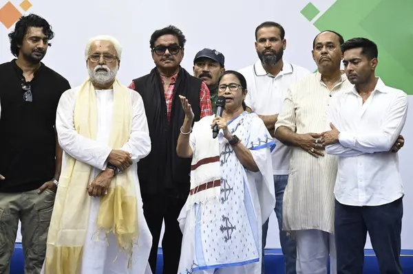 stock image KOLKATA, INDIA JUNE 8 2024   Chief Minister of West Bengal & TMC Chairperson Mamata Banerjee along with Abhishek Banerjee and winning TMC MPs interacts with media at her Kalighat residence on June 8, 2024 in Kolkata, India. (Photo by Samir Jana/Hindu