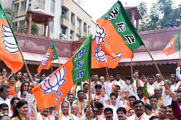 stock image NAVI MUMBAI, INDIA JUNE 8 2024   Ex MP Dr Sanjeev Naik , BJP Leader along with the BJP party workers celebrates on PM Narendra Modi for the third time at Chhatrapati Shivaji Maharaj Chowk, Vashi, on June 8, 2024 in Navi Mumbai, India. (Photo by Bachc