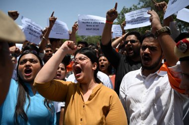 NEW DELHI, INDIA HAZİRAN 9 Haziran 2024 ABVP çalışanları NTA Genel Merkezi NSIC 'te, NEET Sınavı' ndaki donanımı protesto ettiler. ABVP çalışanları, NEET-UG 2024 