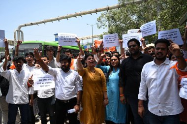 NEW DELHI, INDIA HAZİRAN 9 Haziran 2024 ABVP çalışanları NTA Genel Merkezi NSIC 'te, NEET Sınavı' ndaki donanımı protesto ettiler. ABVP çalışanları, NEET-UG 2024 