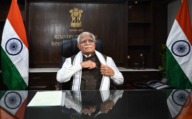 NEW DELHI INDIA 11 Haziran 2024 BJP lideri Manohar Lal Khattar 11 Haziran 2024 tarihinde Yeni Delhi Hindistan 'da Şram Shakti Bhawan' da iktidar bakanlığı görevini üstlendi. Fotoğraf: Raj K Raj / Hindustan Times 