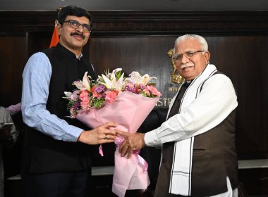 NEW DELHI INDIA 11 Haziran 2024 Birlik Bakanı Manohar Lal Khattar 11 Haziran 2024 tarihinde Yeni Delhi Hindistan 'da Şram Shakti Bhawan' da iktidar bakanlığı görevini devraldı. Fotoğraf: Sonu Mehta / Hindustan Times 