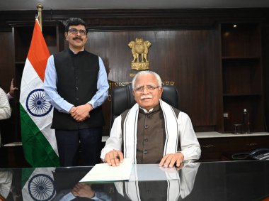 NEW DELHI INDIA 11 Haziran 2024 Birlik Bakanı Manohar Lal Khattar 11 Haziran 2024 tarihinde Yeni Delhi Hindistan 'da Şram Shakti Bhawan' da iktidar bakanlığı görevini devraldı. Fotoğraf: Sonu Mehta / Hindustan Times 