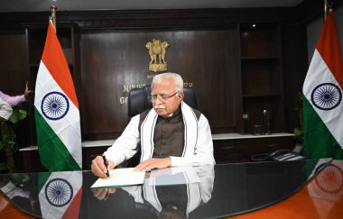 NEW DELHI INDIA 11 Haziran 2024 Birlik Bakanı Manohar Lal Khattar 11 Haziran 2024 tarihinde Yeni Delhi Hindistan 'da Şram Shakti Bhawan' da iktidar bakanlığı görevini devraldı. Fotoğraf: Sonu Mehta / Hindustan Times 