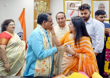 NEW DELHI INDIA 12 Haziran 2024 Karayolu Taşımacılığı Bakanı Harsh Malhotra 12 Haziran 2024 tarihinde Yeni Delhi Hindistan 'da Ulaştırma Bhavan ofisi devraldı. Fotoğraf: Sanjeev Verma / Hindustan Times 