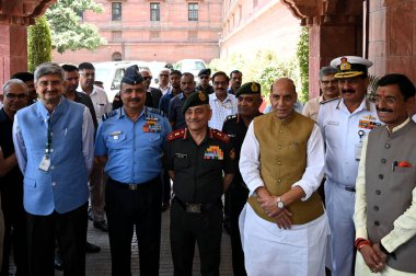 NEW DELHI INDIA 13 Haziran 2024 BJP lideri Rajnath Singh, 13 Haziran 2024 tarihinde Yeni Delhi Hindistan Savunma Bakanı olarak görev almak üzere Güney Bloktaki ofisine geldi. Fotoğraf: Salman Ali / Hindustan Times 