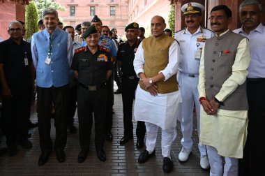 NEW DELHI INDIA 13 Haziran 2024 BJP lideri Rajnath Singh, 13 Haziran 2024 tarihinde Yeni Delhi Hindistan Savunma Bakanı olarak görev almak üzere Güney Bloktaki ofisine geldi. Fotoğraf: Salman Ali / Hindustan Times 