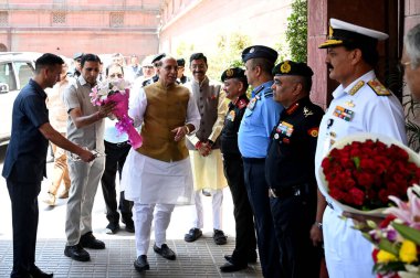 NEW DELHI INDIA 13 Haziran 2024 BJP lideri Rajnath Singh, 13 Haziran 2024 tarihinde Yeni Delhi Hindistan Savunma Bakanı olarak görev almak üzere Güney Bloktaki ofisine geldi. Fotoğraf: Salman Ali / Hindustan Times 