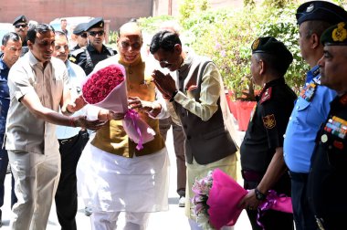 NEW DELHI INDIA 13 Haziran 2024 BJP lideri Rajnath Singh, 13 Haziran 2024 tarihinde Yeni Delhi Hindistan Savunma Bakanı olarak görev almak üzere Güney Bloktaki ofisine geldi. Fotoğraf: Salman Ali / Hindustan Times 