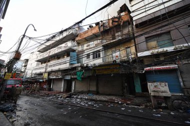 NEW DELHI INDIA 13 Haziran 2024 Perşembe günü Delhis Chandni Chowk bölgesinde büyük bir yangın patlak verdi ve 13 Haziran 2024 tarihinde Yeni Delhi Hindistan 'da crore değerinde mal ve mülklerin yağmalandığı çeşitli dükkanlara yayıldı. Yangın Eski Katra Marwa 'da başladı.