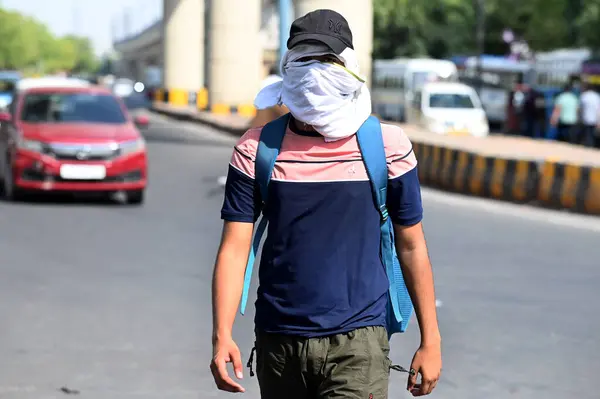 stock image NOIDA INDIA JUNE 12 2024   Commuters brave the heat Wave during a hot summer afternoon as the temperature rises in the Delhi NCR  on June 12 2024 in Noida India.  Photo by Sunil Ghosh/Hindustan Times 