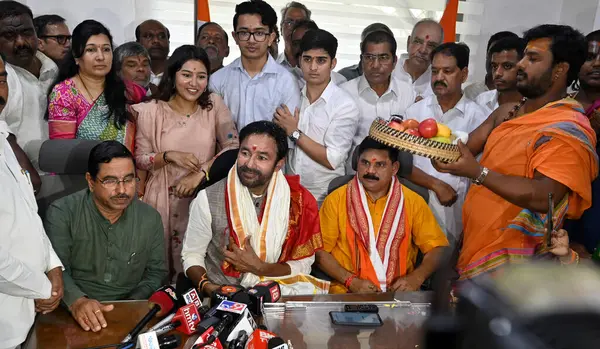 stock image NEW DELHI INDIA JUNE 13 2024    G Krishna Reddy assume charge as Coal and Mines minister with MOS Satish Chandra Dubey at Shastri Bhawan  on June 13 2024 in New Delhi India. Former Coal and Mines minister Pralhad Joshi seen in photo  Photo by Raj K R