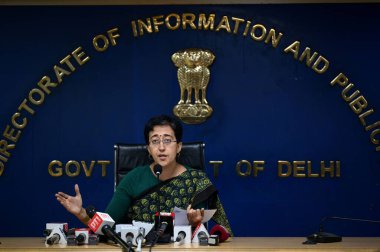 NEW DELHI INDIA 15 Haziran 2024 Delhi Kabine Bakanı Atishi, 15 Haziran 2024 tarihinde Yeni Delhi Hindistan 'da Delhi Sekreterliği' nde su sıkıntısı üzerine basın toplantısı düzenledi. Ulusal başkentteki su sıkıntısı göz önüne alındığında Delhi hükümeti...