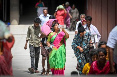 NEW DELHI INDIA HAZİRAN 15 HAZİRAN 2024 Hindistan kapısında sıcak bir günde 15 Haziran 2024 tarihinde Yeni Delhi Hindistan 'da görüldü. Fotoğraf: Sanchit Khanna / Hindustan Times 