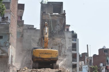 NEW DELHI INDIA MAYIS 31 2023 Yıkım DDA tarafından 31 Mayıs 2023 'te Kasturba Nagar' daki DDA Arazisi 'nde yasadışı inşaatla ilgili olarak Yeni Delhi Hindistan Fotoğrafı: Sonu Mehta Hindustan Times 