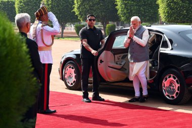 NEW DELHI INDIA MAY 30 2023 External Affairs Minister S Jaishankar welcomes Prime Minister Narendra Modi for a ceremonial welcome of Cambodian King Norodom Sihamoni at Rashtrapati Bhavan on May 30 2023 in New Delhi India Photo by Ajay Aggarwal Hindus clipart