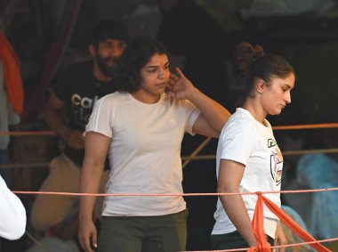 NEW DELHI INDIA MAY 6 2023 Protesting Wrestlers Sakshi Malik Vinesh Phogat before briefs media personnel at Jantar Mantar on May 6 2023 in New Delhi India Wrestlers resumed their protest against WFI and its President Brij Bhushan Sharan Singh The pro clipart