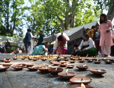 SRINAGAR INDIA MAY 28 2023 Kashmiri pandit devotees light earthen lamps for a Hindu religious festival at the Kheer Bhawani temple at Tullamulla Ganderbal on May 28 2023 in Srinagar India Photo by Waseem Andrabi Hindustan Times  clipart